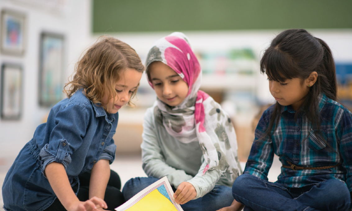 Språklig og sosial inkludering av
minoritetsspråklige
barn i barnehage
– en kunnskapsoversikt