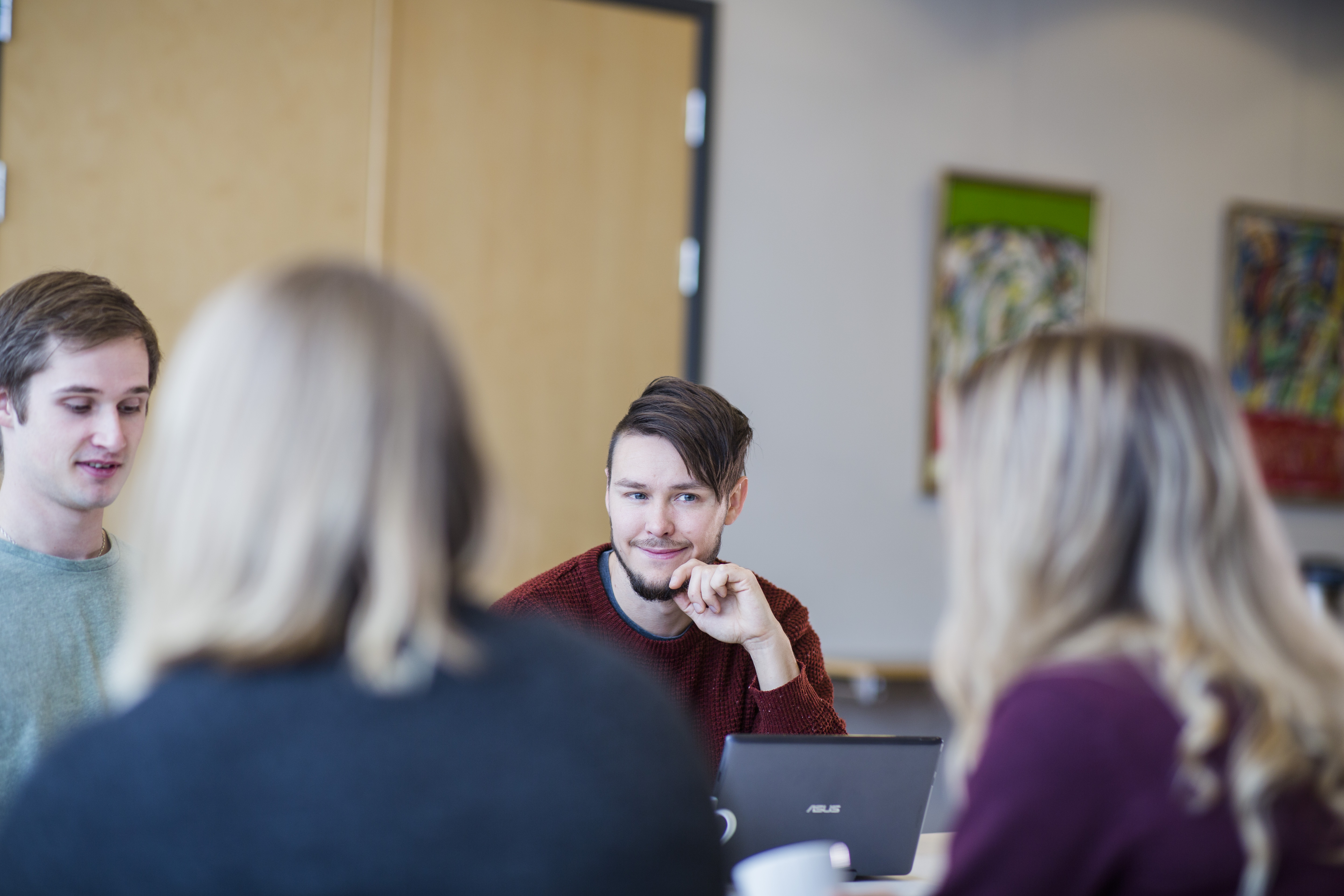 Studenter i kollokviegruppe