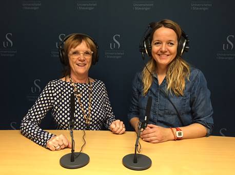 Ingunn Aase og Kristin H. Urstad i UiS sitt podkaststudio