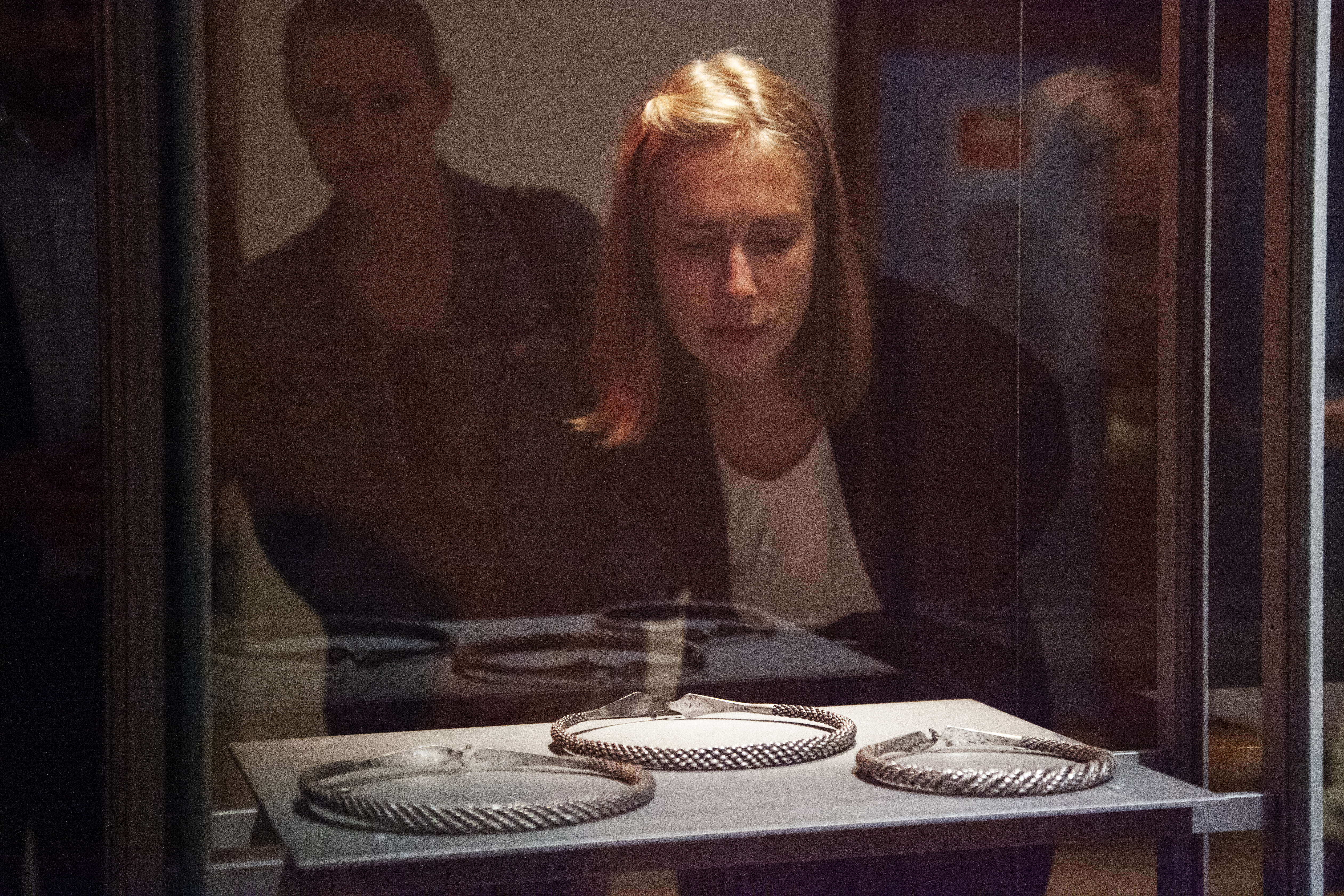 Forskningsminister Iselin Nybø på besøk på Arkeologisk museum