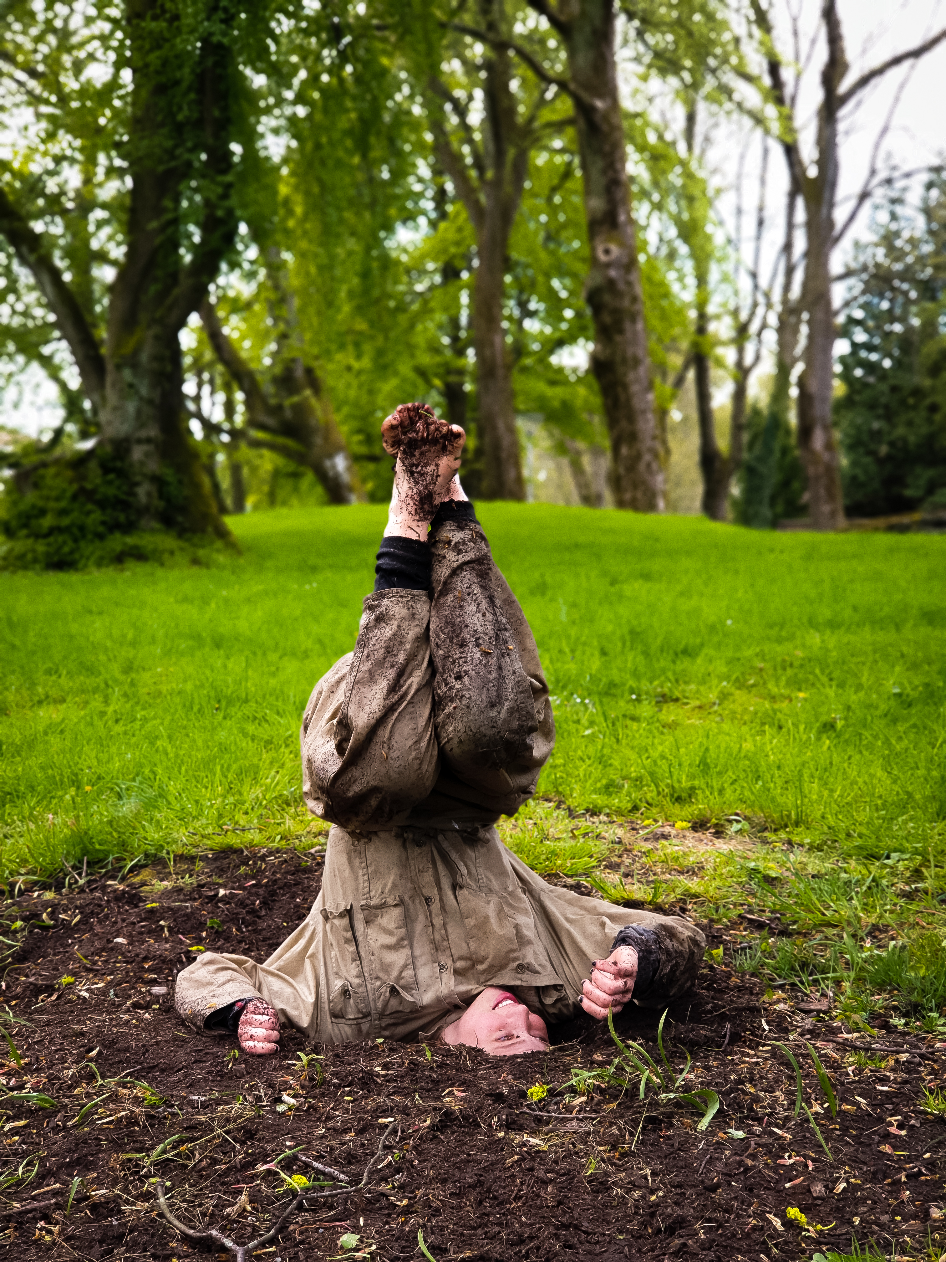 Danser i Bjergstedparken under Site Spesific, april 2019. Foto: Agnete in't Veld Bendiksen