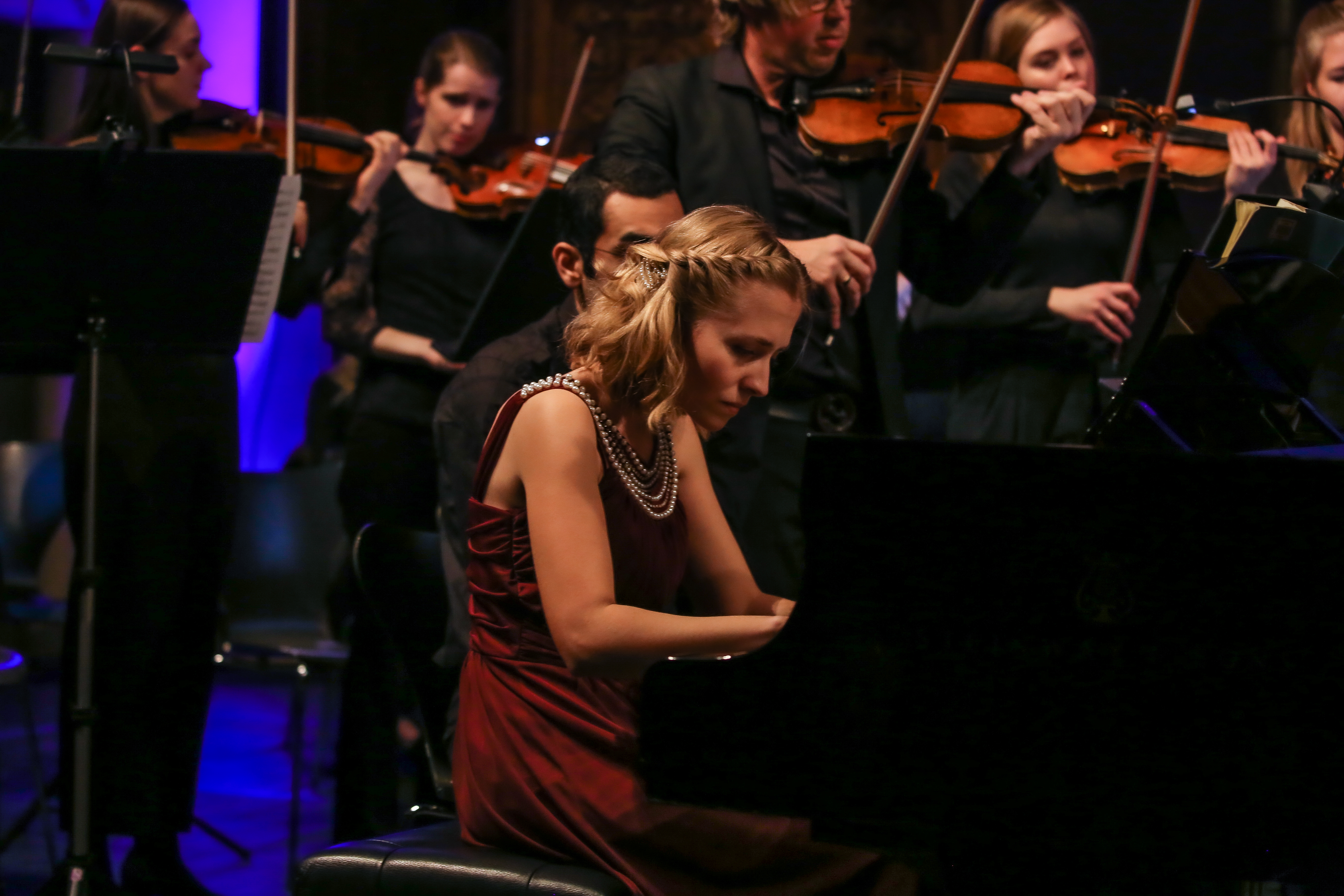 Universitetets julekonsert i St. Petri kirke, desember 2019. Klaverstudent Maria Bue Kessel. Foto: Olav Bjånes