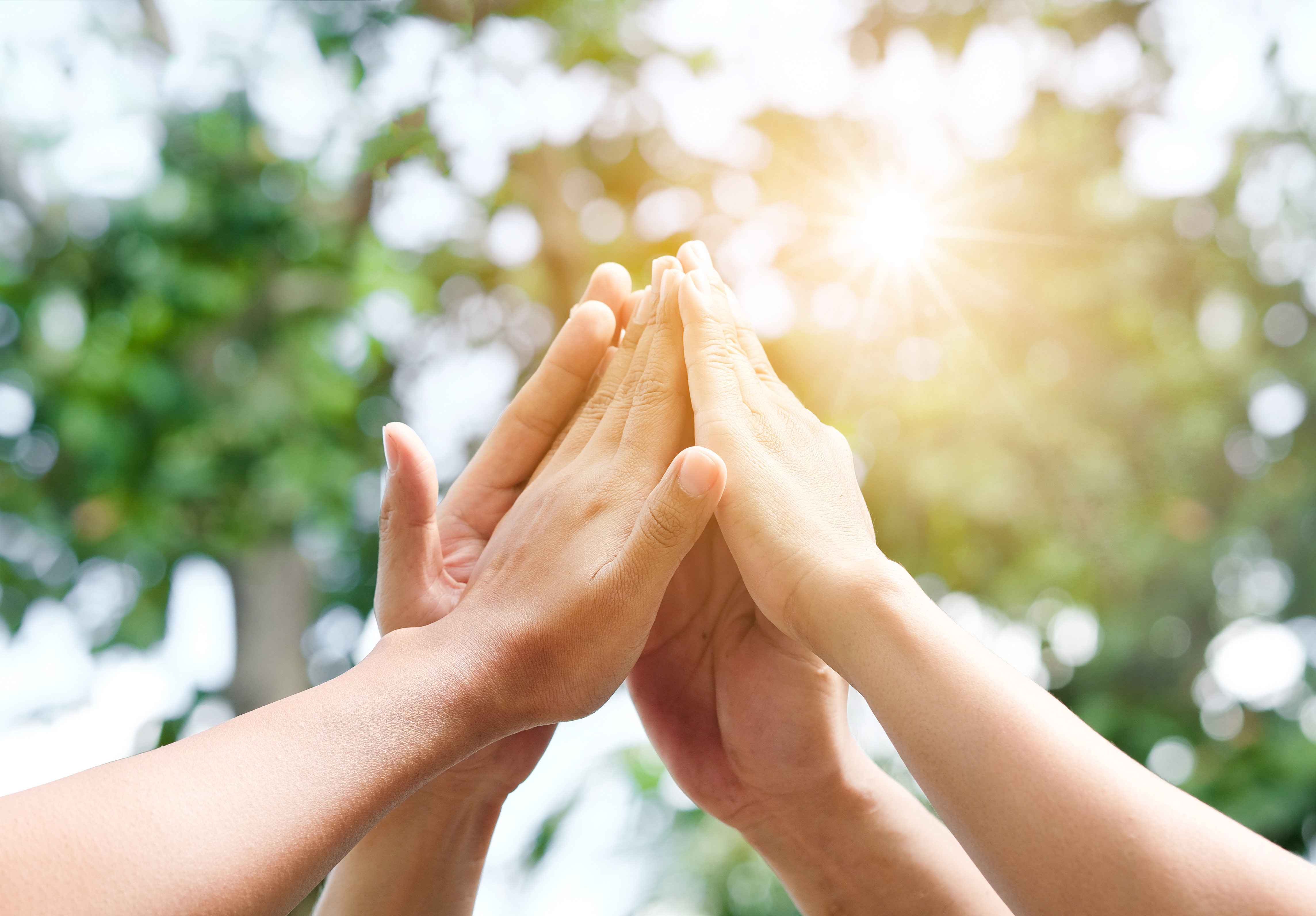 Samarbeid, hender, joining forces. Foto: Shutterstock