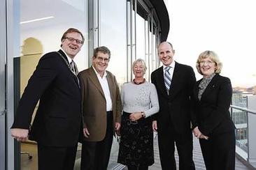 Mayor Johan Sevland, Jon Gjedebo, Torunn Lange Gjedebo, Tore Gjedebo and Rector Aslaug Mikkelsen