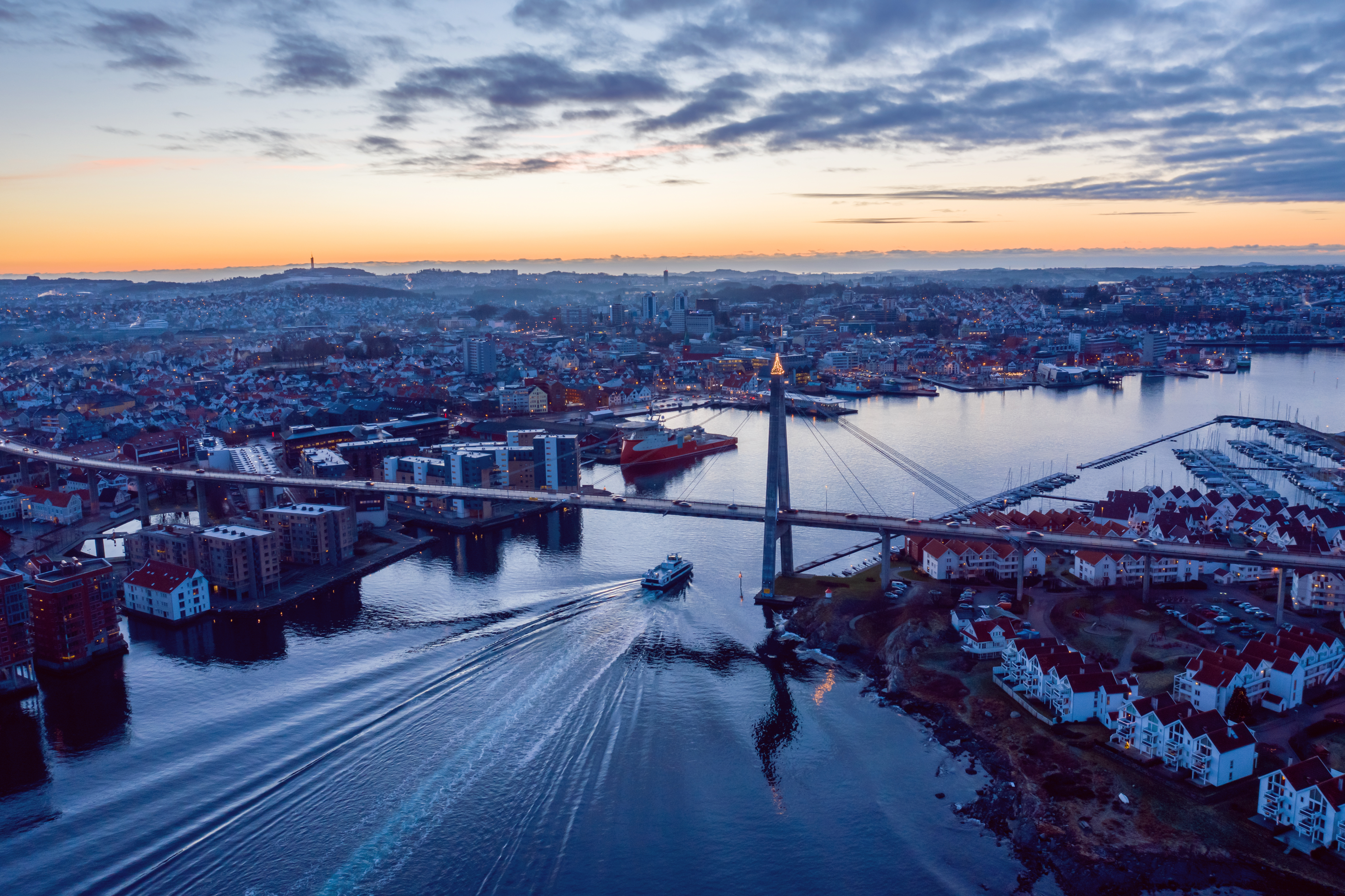 Stavanger sett frå lufta ved innseglinga og bybroa