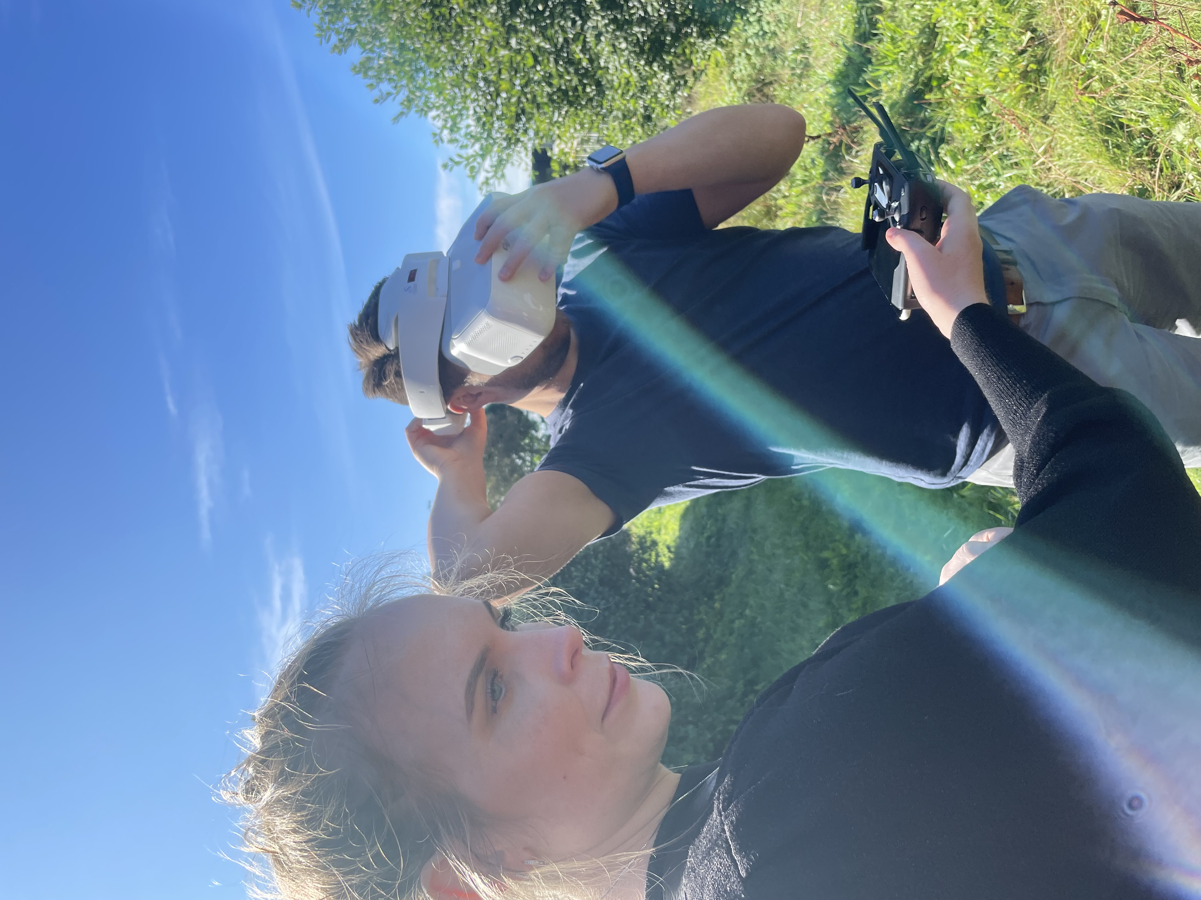 Studentassistenter med VR-briller