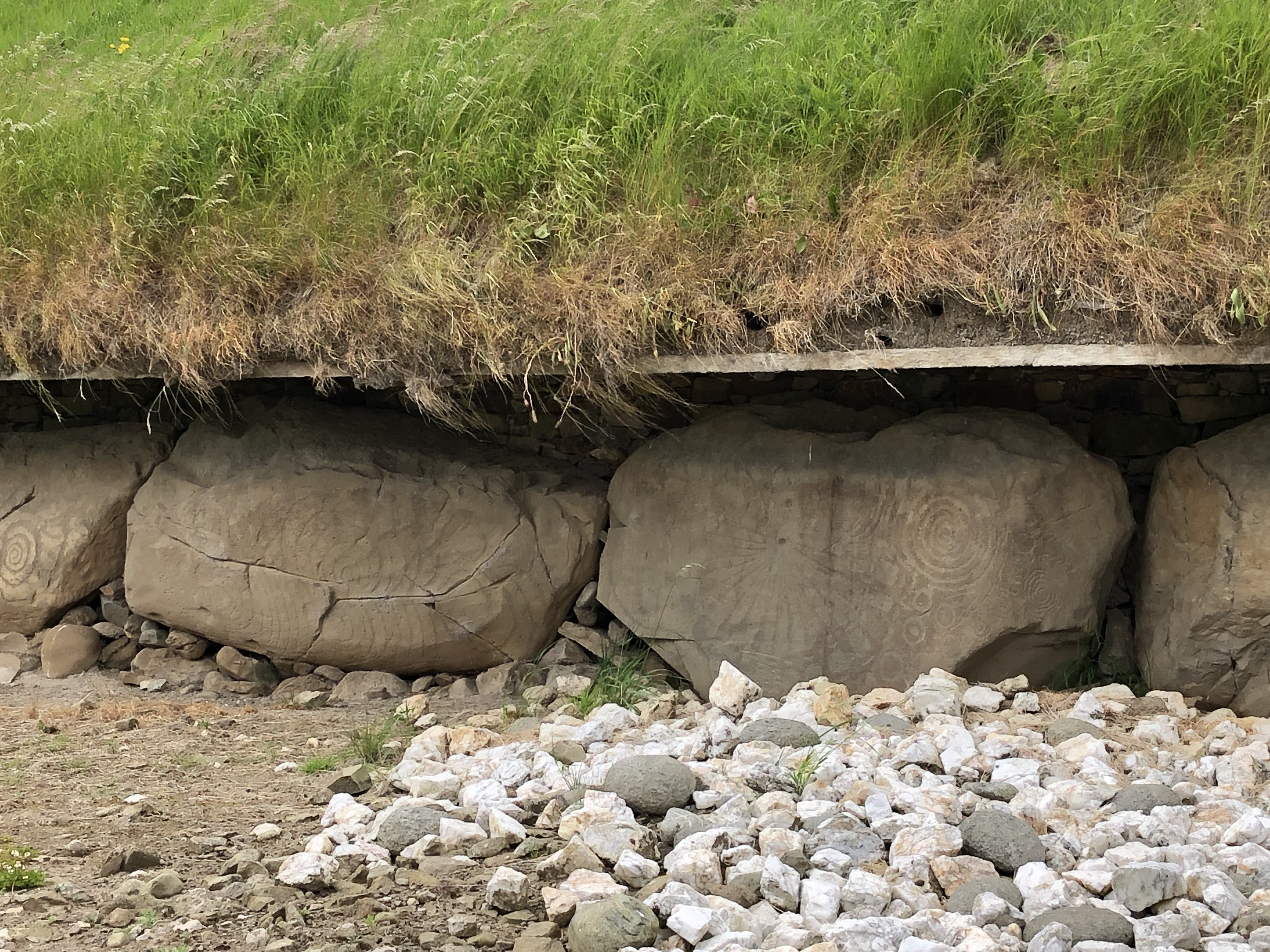 Newgrange, megalittisk kunst