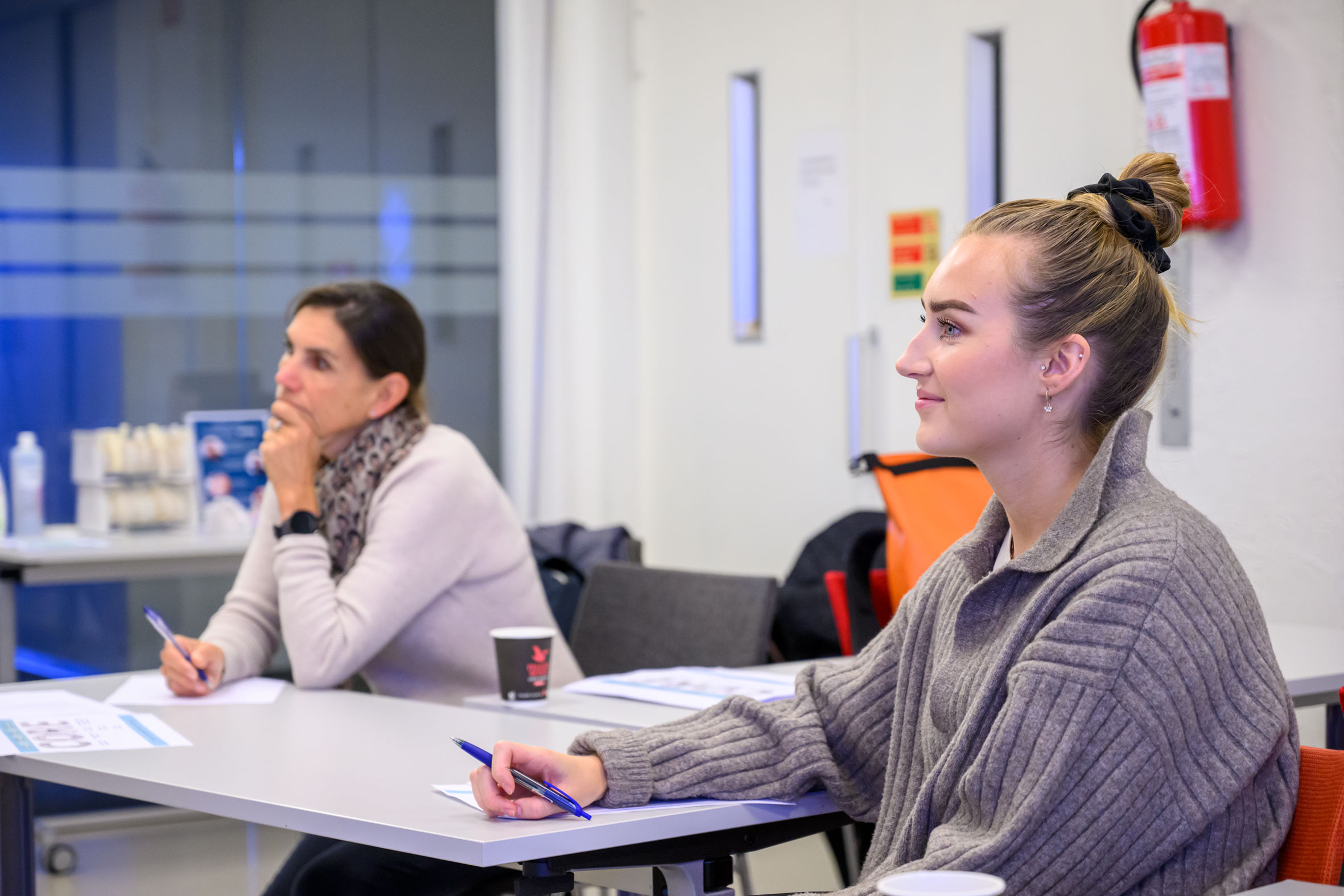 student og lærer på kurs