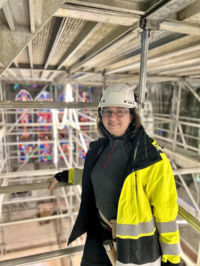 Konservator Bettina Ebert i Stavanger Domkirke