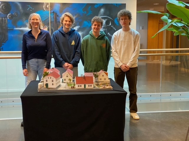 Studentgruppe min sin miniatyrmodell.
