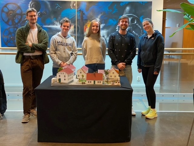 Studentgruppe min sin miniatyrmodell.
