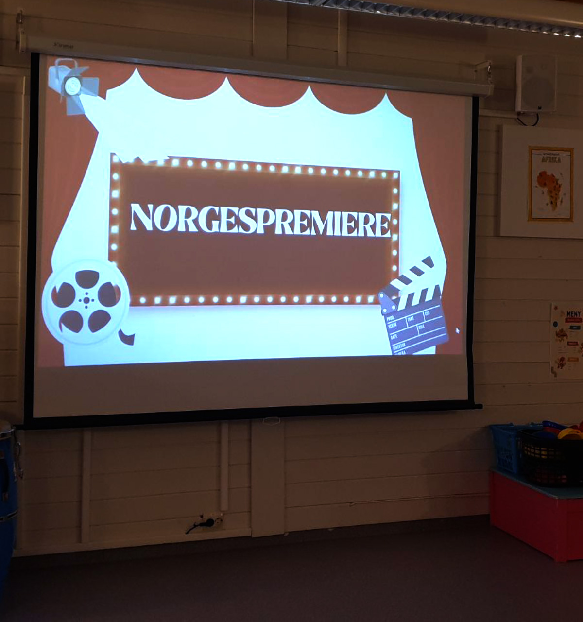 "Norgespremiere" skrevet på lerret