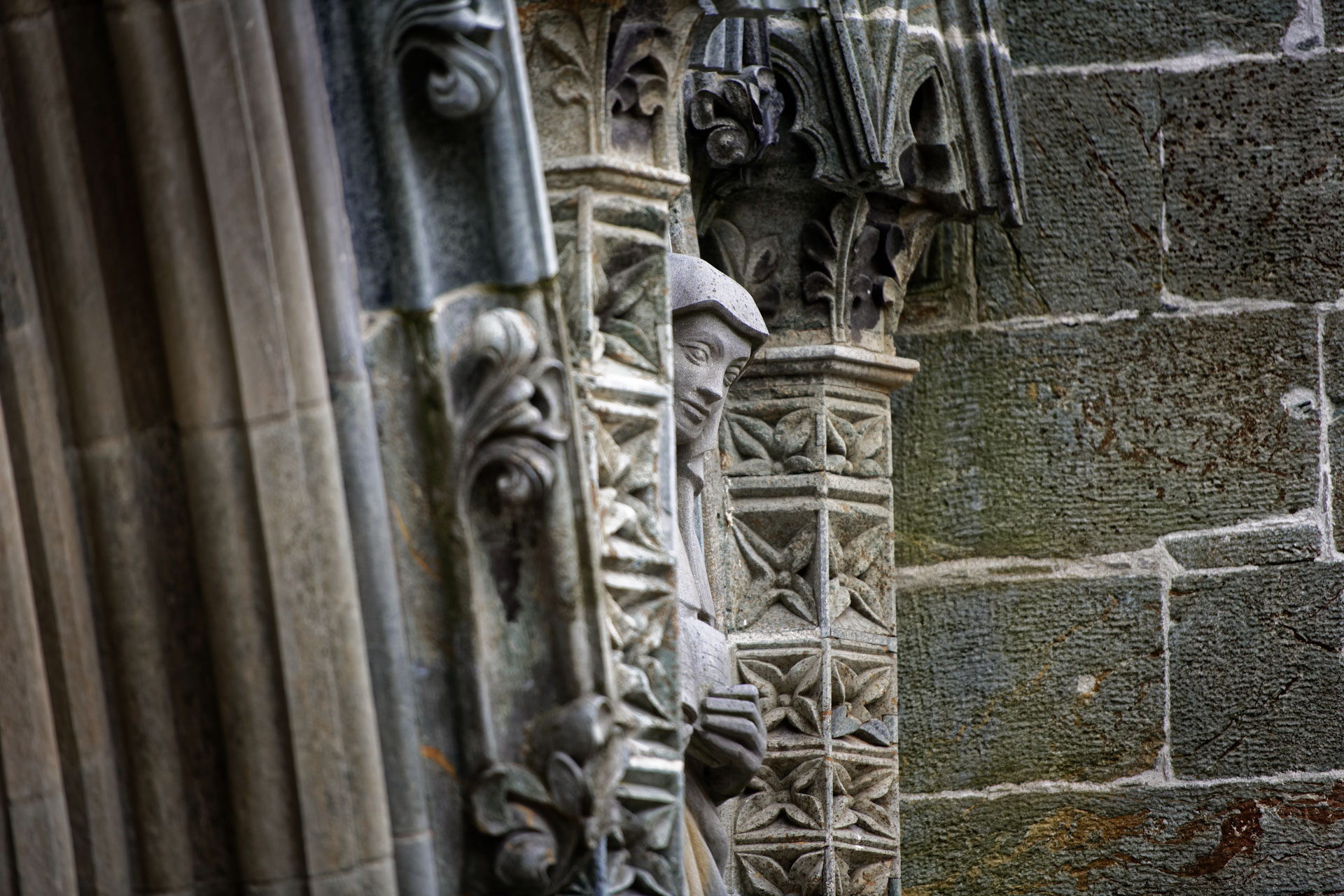 Nærbilde av fasaden på Stavanger domkirke