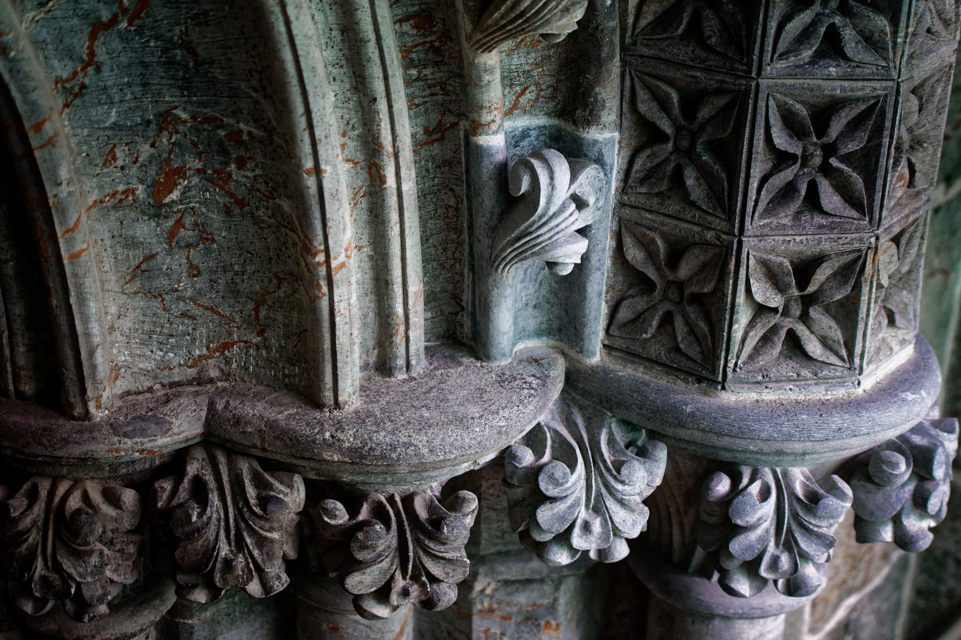 Nærbilde av fasaden på Stavanger domkirke
