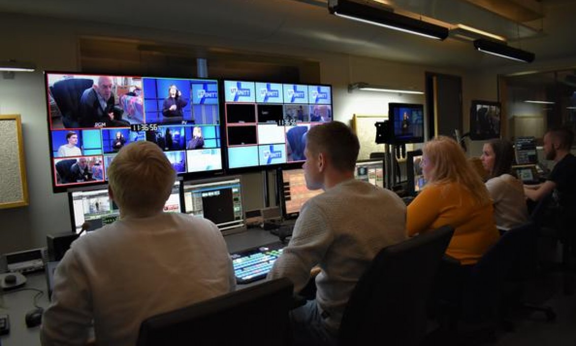 Fjernsyns- og multimedieproduksjon, nyhetsdesk