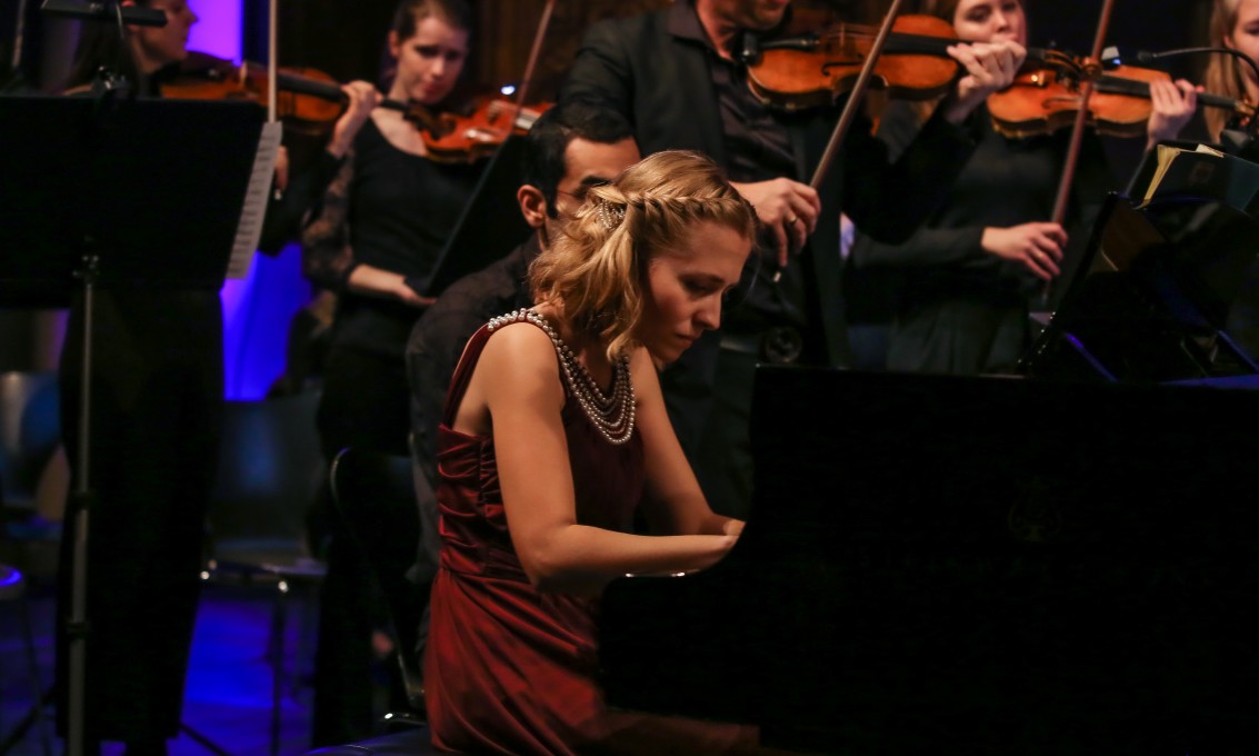 Universitetets julekonsert i St. Petri kirke, desember 2019. Klaverstudent Maria Bue Kessel. Foto: Olav Bjånes