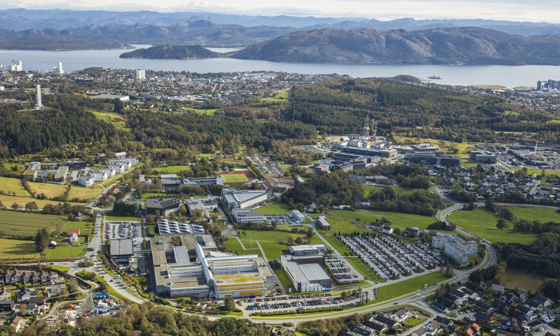 Dronefoto av campus Ullandhaug