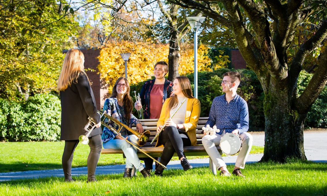 Student på campus Bjergsted