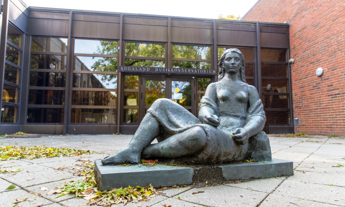 Foto av hovedbygget tilhørende Fakultet for utøvende kunstfag. Foto: Marius Vervik