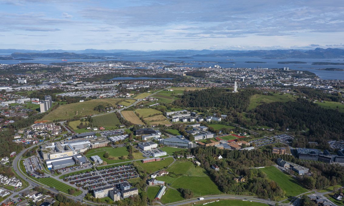 Flyfoto av UiS og Stavanger. Foto: Morten Berentsen