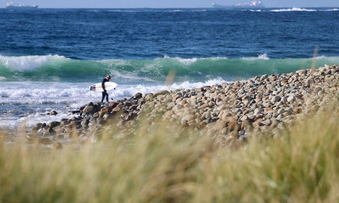 Sondre kombinerer paramedisin med surfing