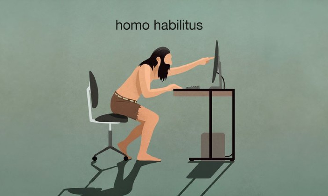 Bilde av en steinaldermann sittende på en stol foran en PC med påskrift Homo habilitus.