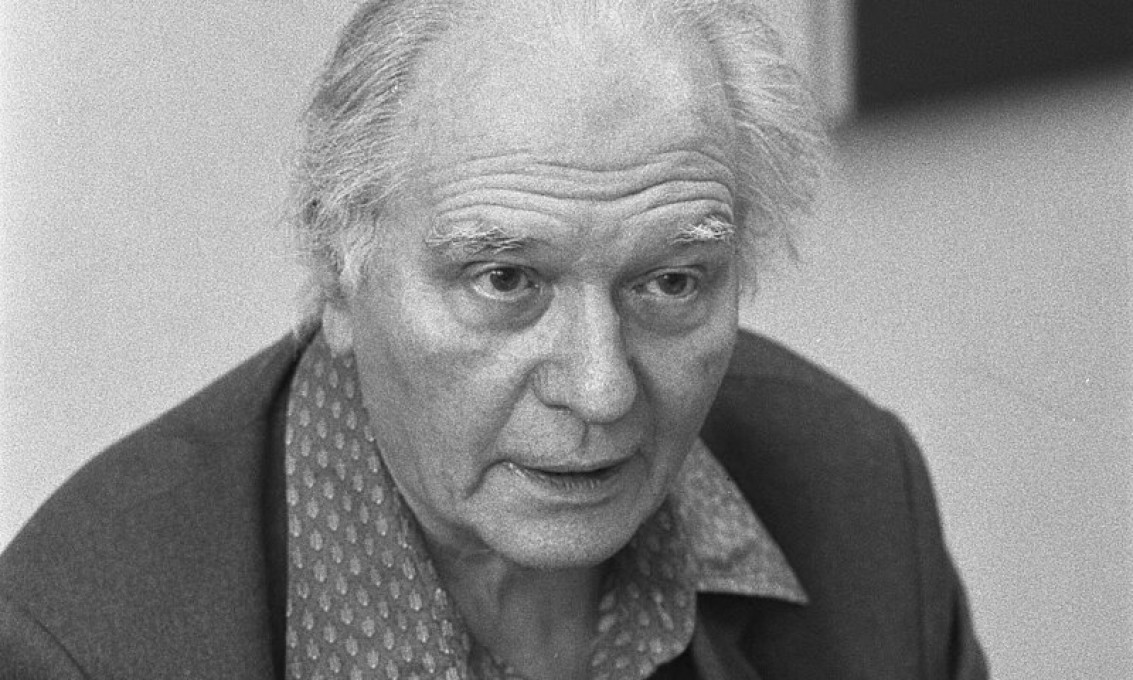 By Lezing Franse compoist Olivier Messianen in Koninklijk Conservatorium in Den Haag 27 november 1986 - https://www.nationaalarchief.nl/onderzoeken/fotocollectie/ad5a084c-d0b4-102d-bcf8-003048976d84, CC0, https://commons.wikimedia.org/w/index.php?curid=134677503