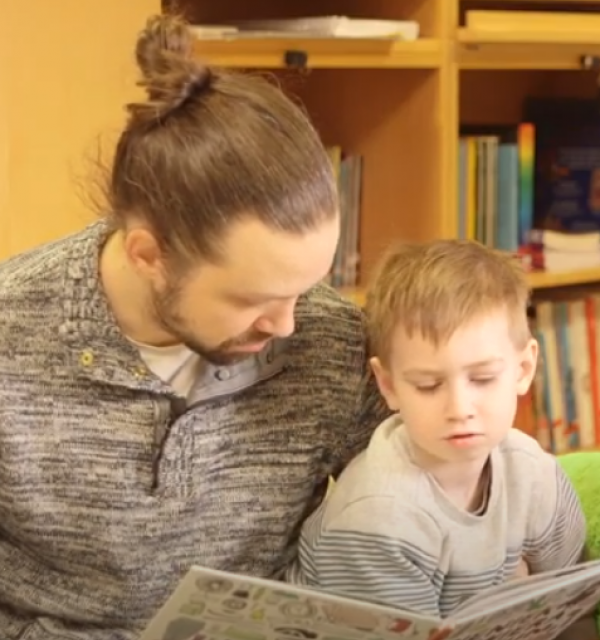 Å kople fortellingen og barnets erfaringer
