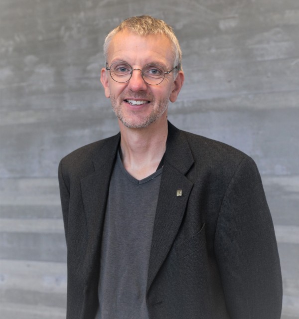 Employee profile for Helge Bøvik Larsen