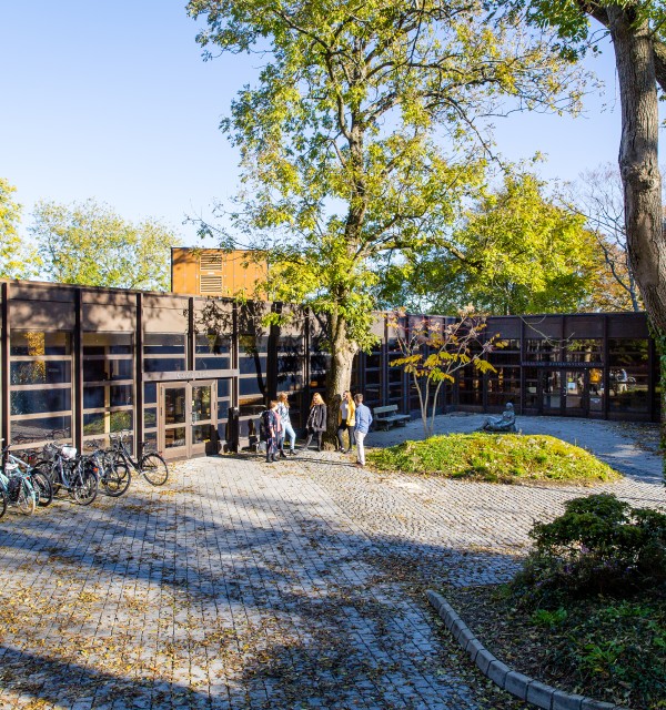 Fakultet for utøvende kunstfag sitt hovedbygg på campus Bjergsted, 2018. Foto: Marius Vervik