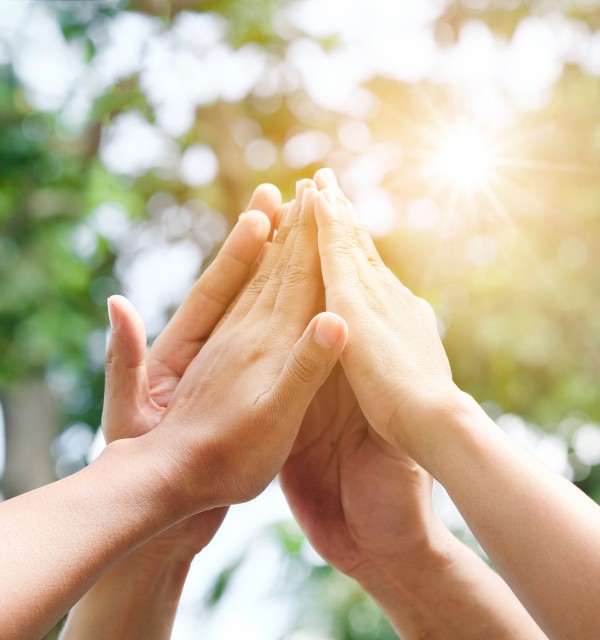 Samarbeid, hender, joining forces. Foto: Shutterstock