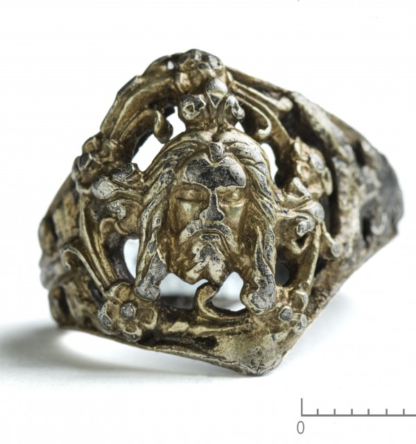 Fingerring av sølv fra senmiddelalder