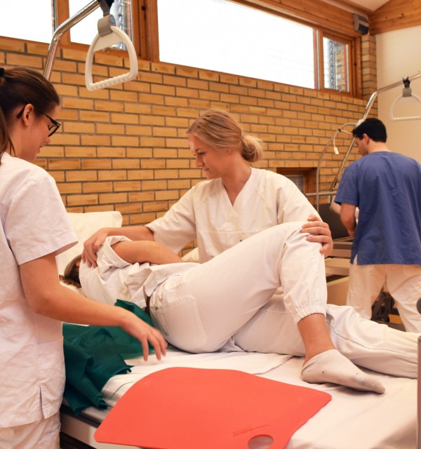 studenter i sykepleielab