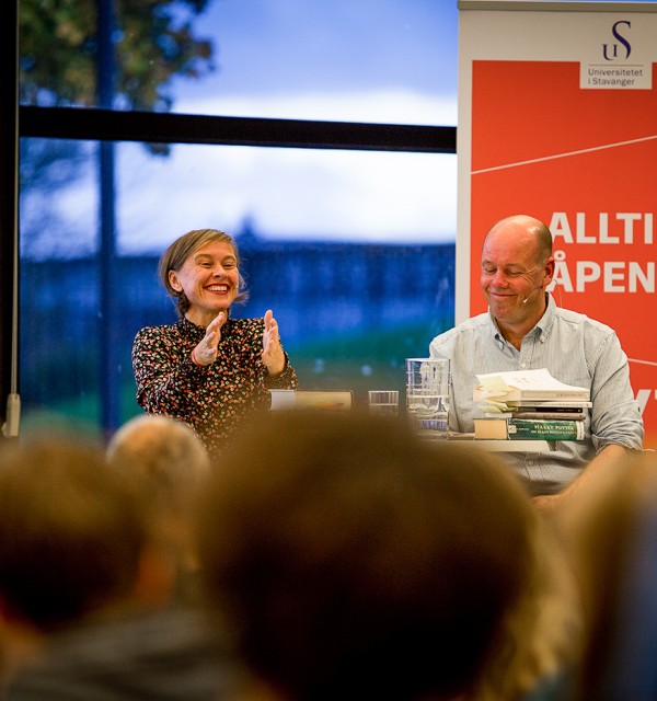 Janne & Jostein show i biblioteket under Forskernatt