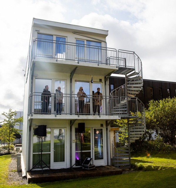 I Energilaben drives forskning på urban vind og utvikling av bedre modeller for vindstrømning i byene. Laben inngår som en pilot i UiS-prosjektet Future Energy Hub som har som mål å skape grønnere bygg og bydeler. Her blir laben døpt av Helleik Syse, Harald Røstvik, professor i byplanlegging, ordfører Christine Sagen Helgø og rektor Klaus Mohn.