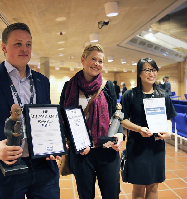Vinnere av Skjævelandsprisen 2017: Oddbjørn Nødland, Mona Minde og Han Byal Kim. Foto: Kjersti Riiber