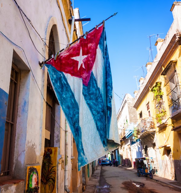 Cubansk flagg i gate