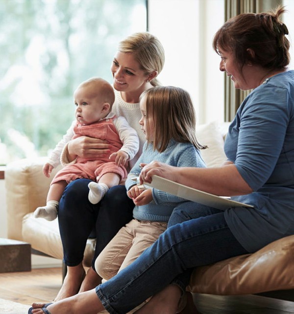 Helsesykepleier må møte både mor, far og babyens individuelle behov i barseltiden
