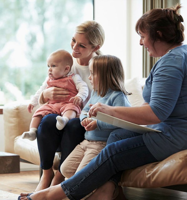 Helsesykepleier må møte både mor, far og babyens individuelle behov i barseltiden
