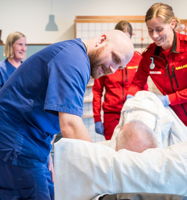 Vi må diskutere hvordan sykepleiere i daglig praksis skal praktisere lederskap i fremtiden
