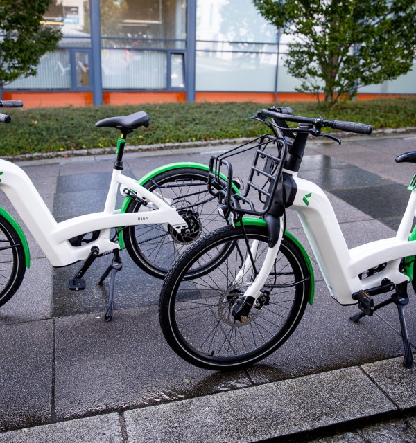 Fleire elsykkel-parkeringar på campusane