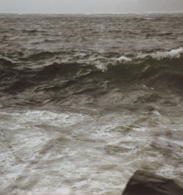 Et illustrasjonsfoto av en stor bølge. 