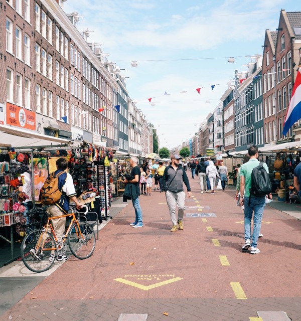 Gate i Nederland, folk og butikker