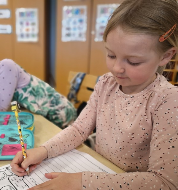 Rask tilgang til bokstavene gjør at flere førsteklassinger blir gode lesere
