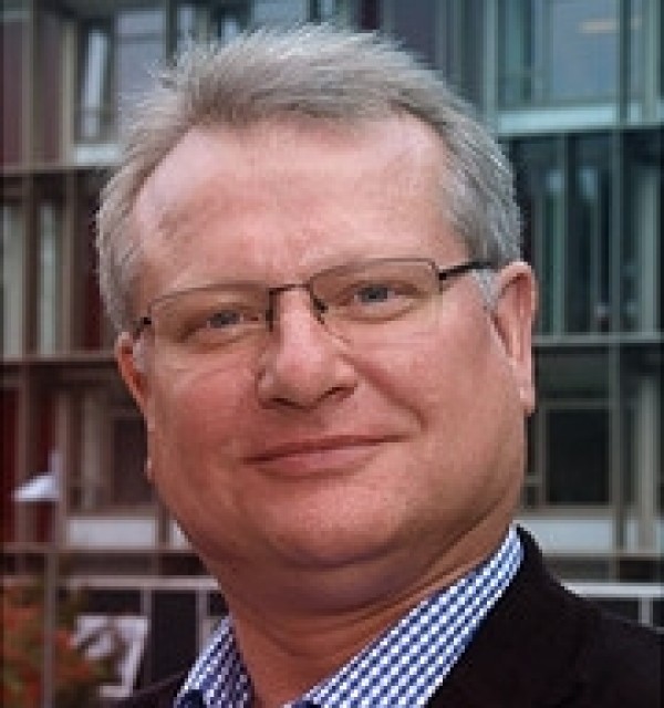 Dr. Knut Schwippert