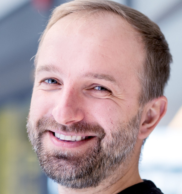Employee profile for Lukasz Andrzej Derdowski