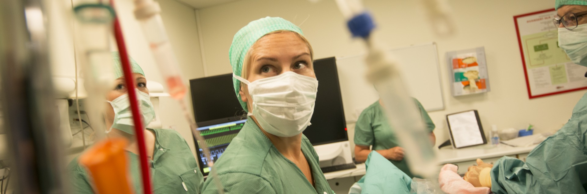 Spesialsykepleiestudenter under simulering på SAFER