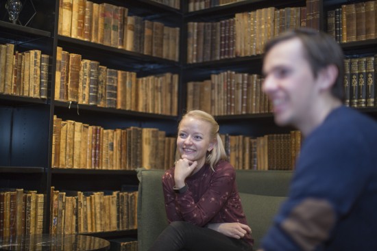 Studenter i Kongsgårdssalongen