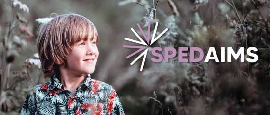 spedaims bilde av gutt og logo