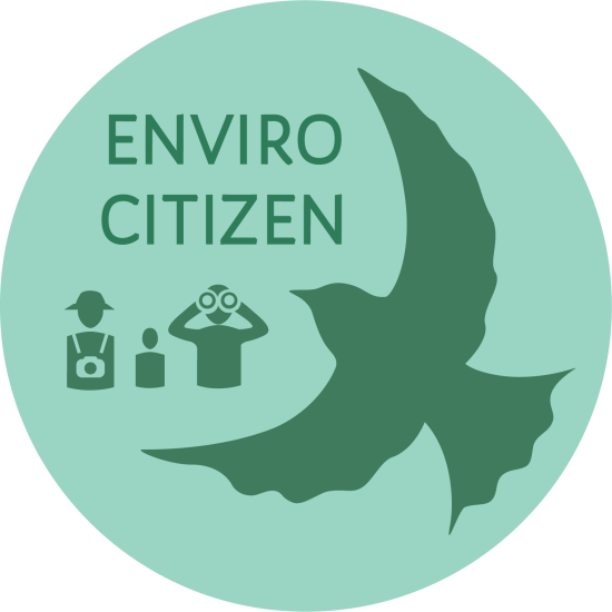Logo til EnviroCitizen prosjektet. Tre mennesker ser på en fugl